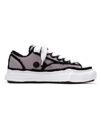 Viral Low-Top Sneaker